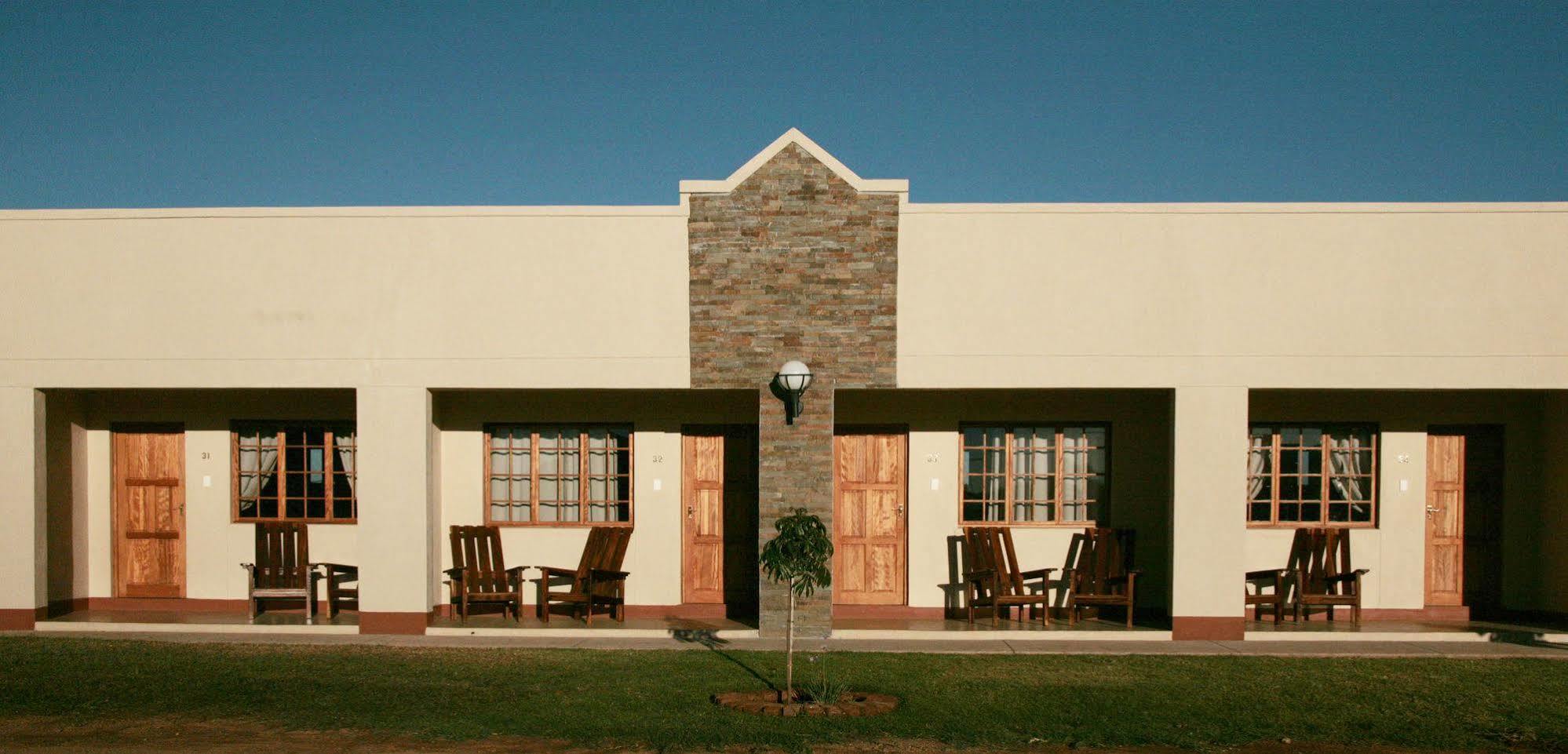 Cest Si Bon Hotel أوتجيوارونغو المظهر الخارجي الصورة